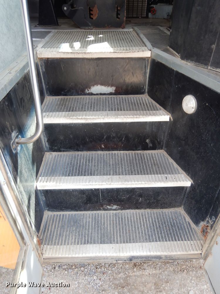 image for item DG6372 1995 International 3800 school bus