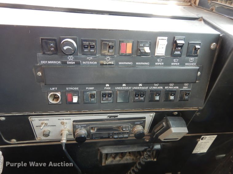 image for item DG6372 1995 International 3800 school bus