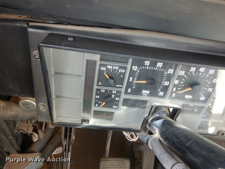 image for item DG6372 1995 International 3800 school bus