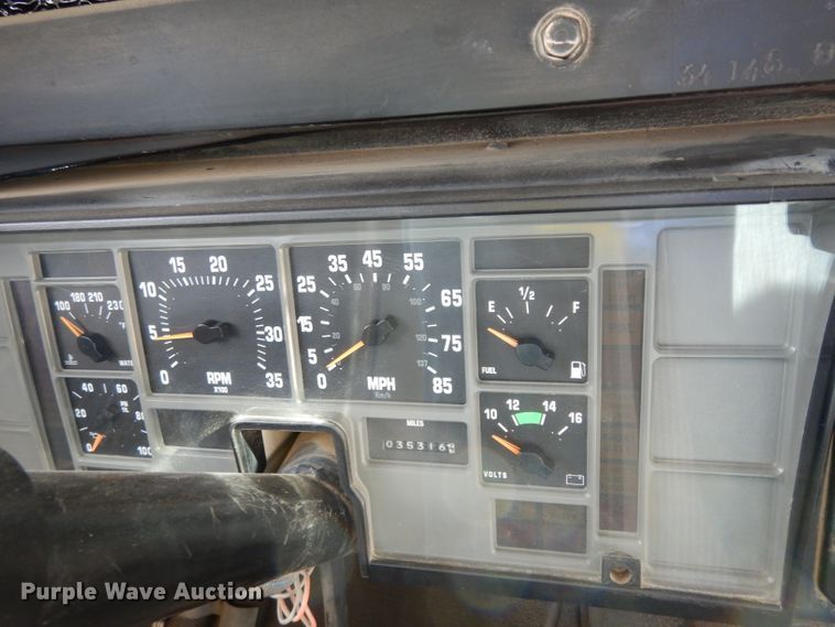 image for item DG6372 1995 International 3800 school bus