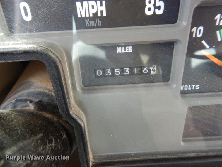 image for item DG6372 1995 International 3800 school bus