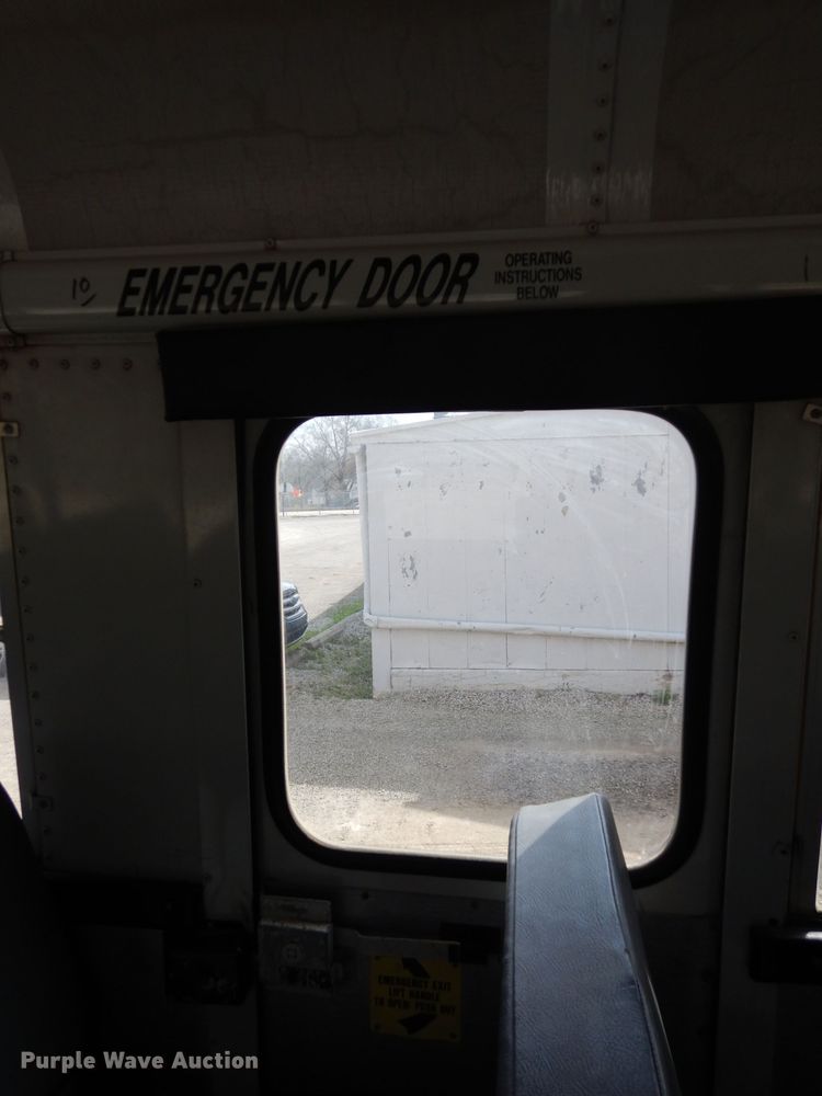 image for item DG6372 1995 International 3800 school bus