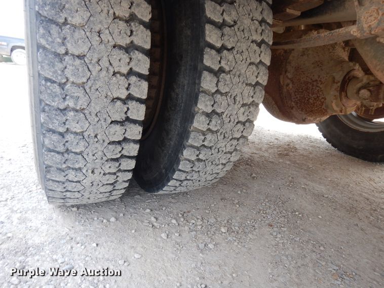 image for item DG6372 1995 International 3800 school bus