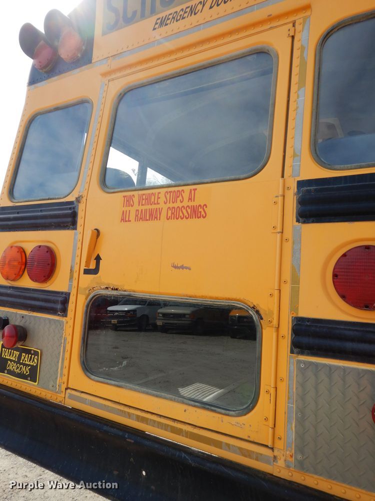 image for item DG6372 1995 International 3800 school bus