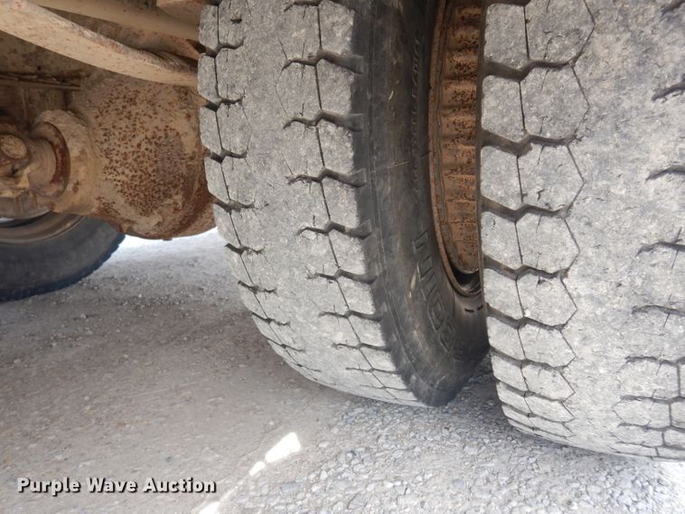 image for item DG6372 1995 International 3800 school bus