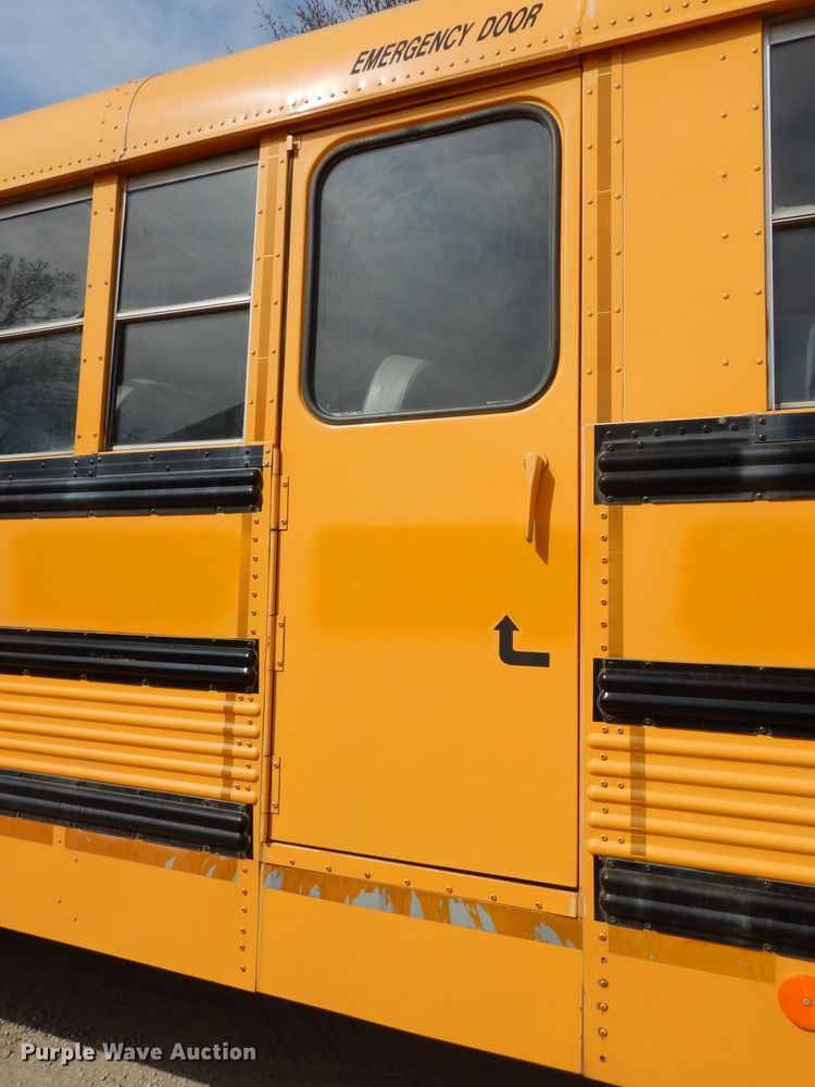 image for item DG6372 1995 International 3800 school bus