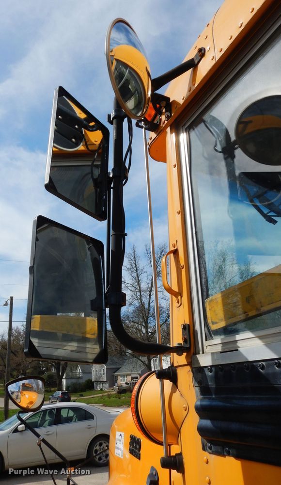 image for item DG6372 1995 International 3800 school bus