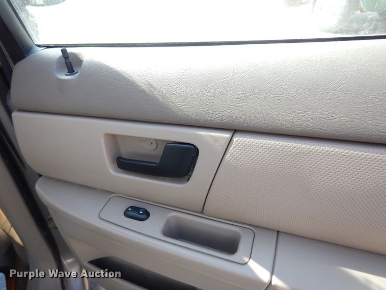 image for item DG6431 2005 Ford Taurus