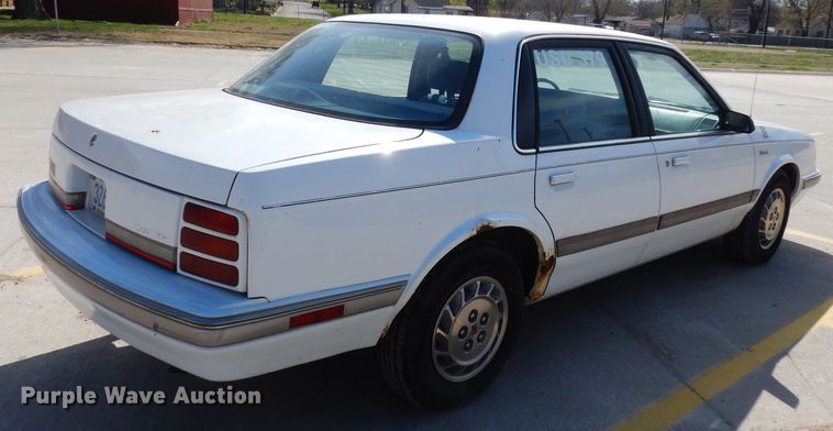 image for item DG6433 1996 Oldsmobile Ciera SL