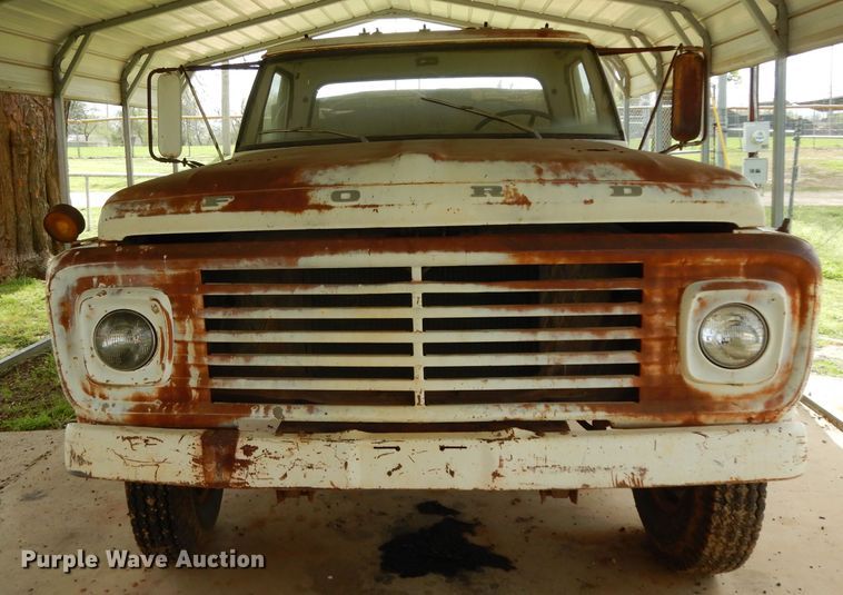 image for item DH2454 1970 Ford F600 flatbed truck