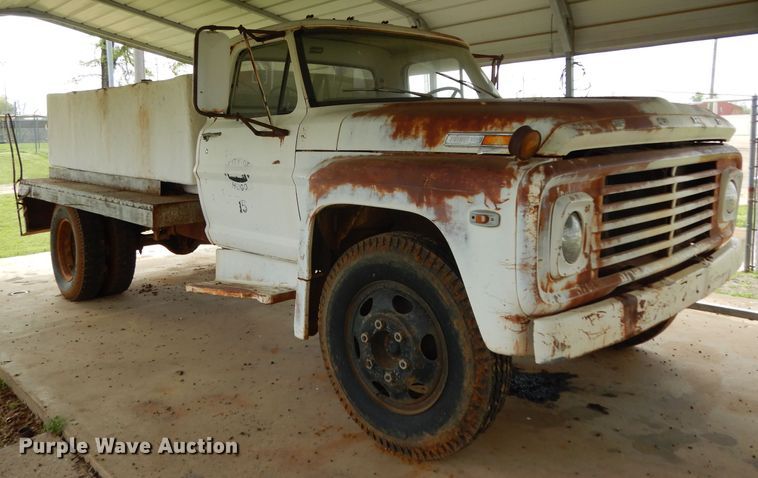 image for item DH2454 1970 Ford F600 flatbed truck