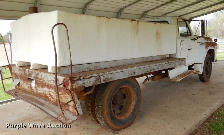 image for item DH2454 1970 Ford F600 flatbed truck