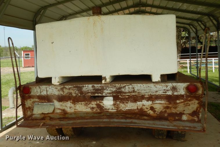 image for item DH2454 1970 Ford F600 flatbed truck