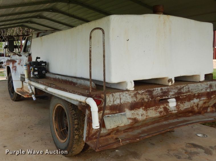 image for item DH2454 1970 Ford F600 flatbed truck