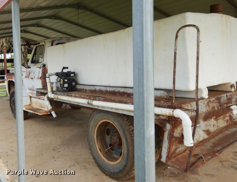 image for item DH2454 1970 Ford F600 flatbed truck