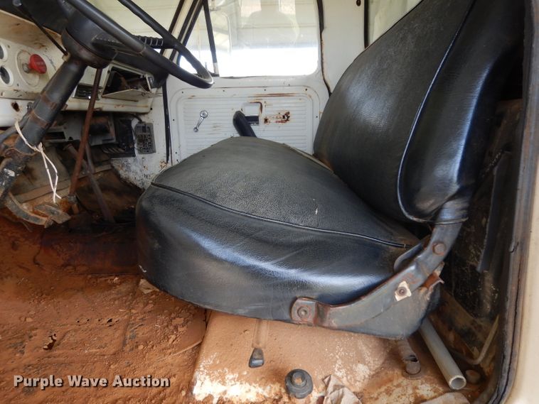 image for item DH2454 1970 Ford F600 flatbed truck