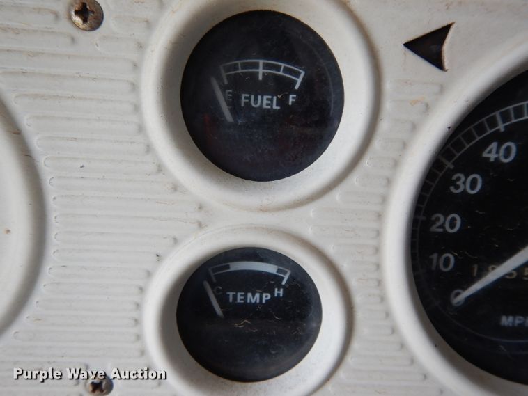 image for item DH2454 1970 Ford F600 flatbed truck