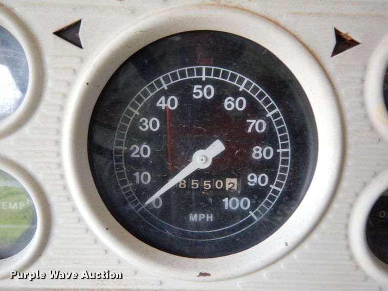 image for item DH2454 1970 Ford F600 flatbed truck