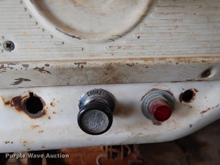 image for item DH2454 1970 Ford F600 flatbed truck