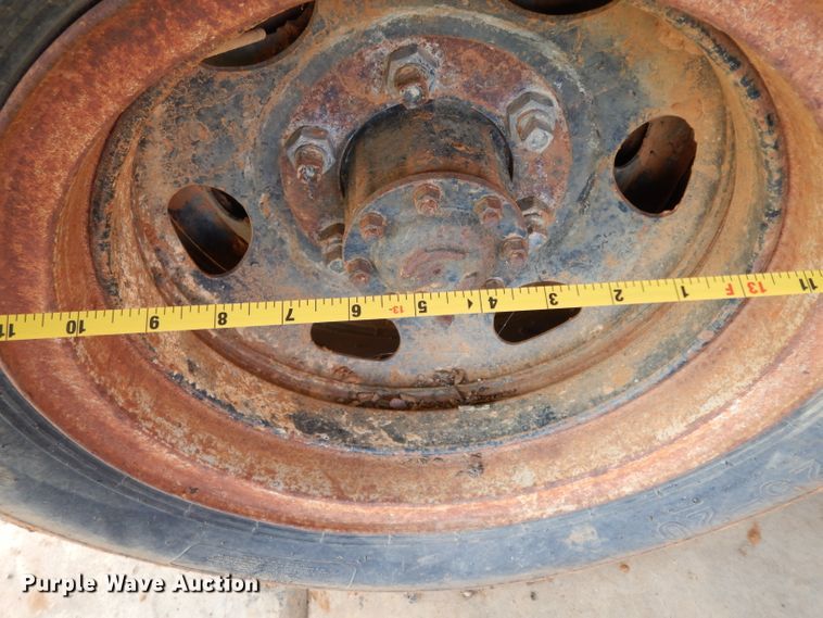 image for item DH2454 1970 Ford F600 flatbed truck