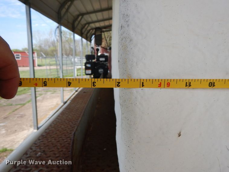 image for item DH2454 1970 Ford F600 flatbed truck