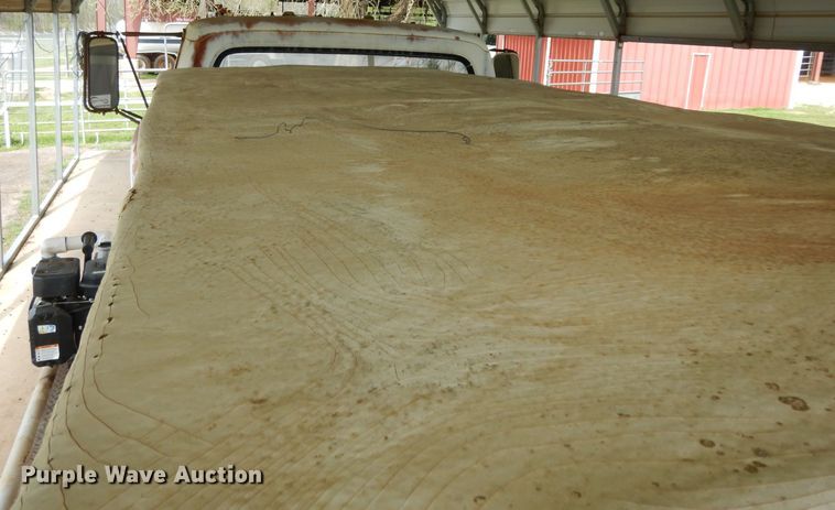 image for item DH2454 1970 Ford F600 flatbed truck