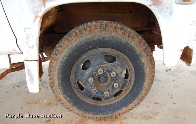 image for item DH2454 1970 Ford F600 flatbed truck