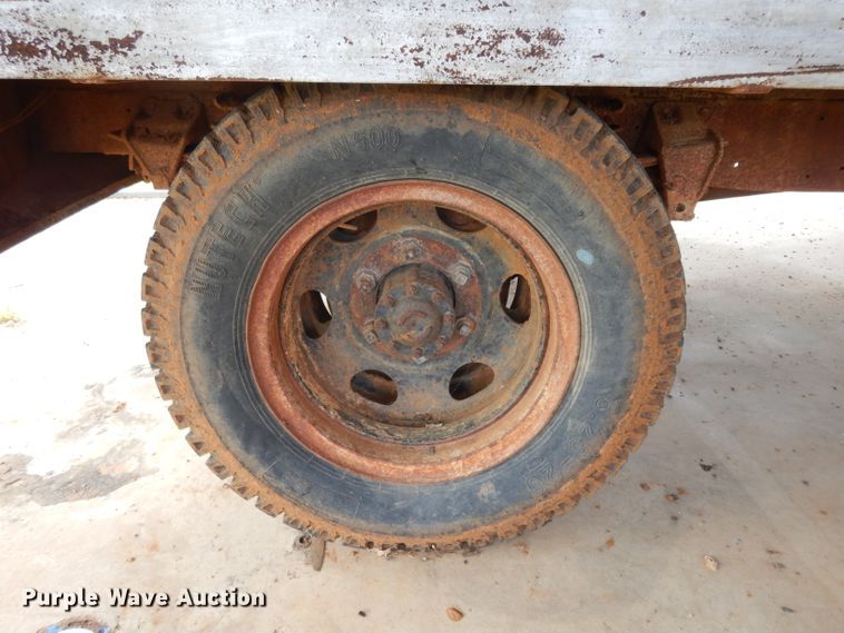 image for item DH2454 1970 Ford F600 flatbed truck