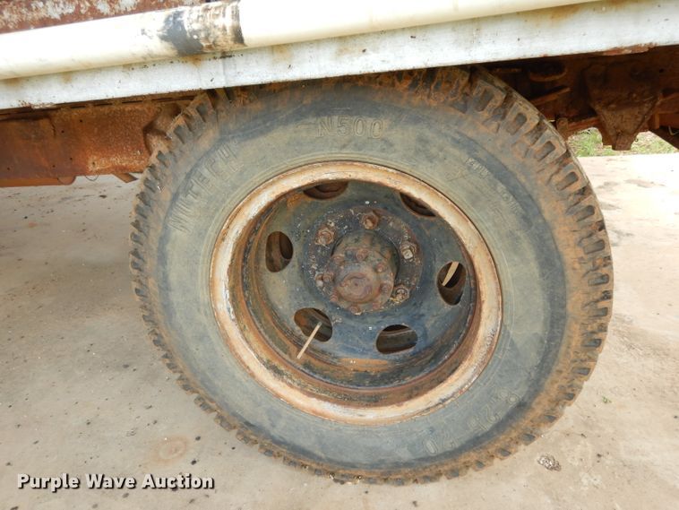 image for item DH2454 1970 Ford F600 flatbed truck