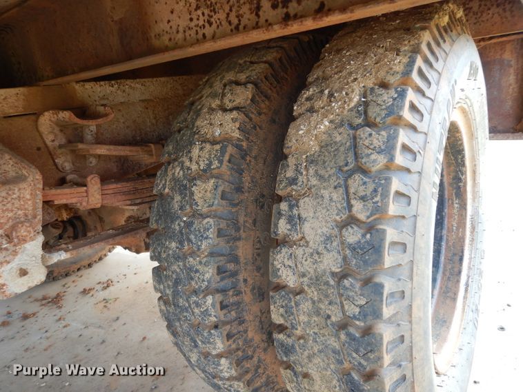 image for item DH2454 1970 Ford F600 flatbed truck