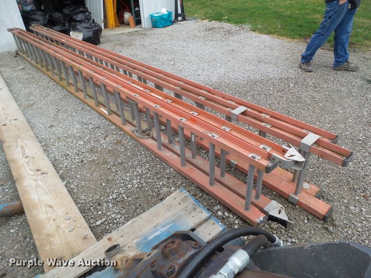 image for item EM9945 (2) fiberglass ladders