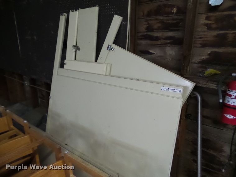 image for item EM9947 (2) bathroom partitions