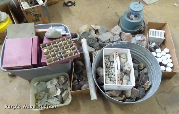 image for item EM9954 Rocks and minerals