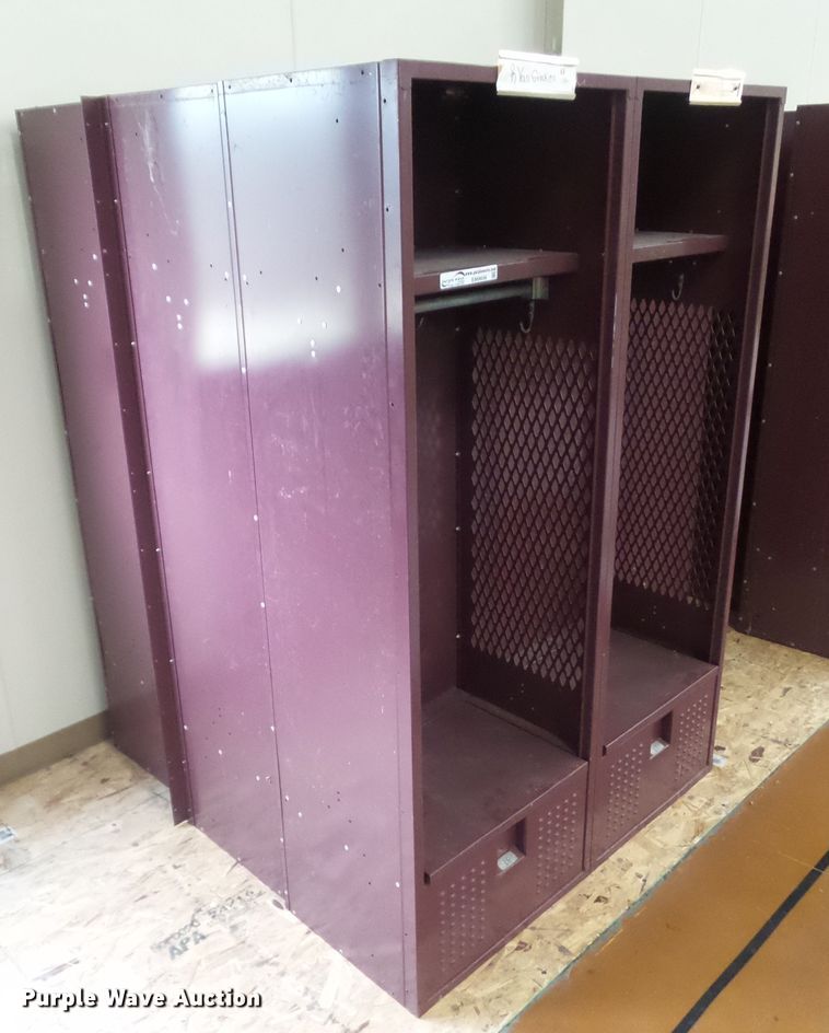 image for item EM9956 (8) steel athletic lockers