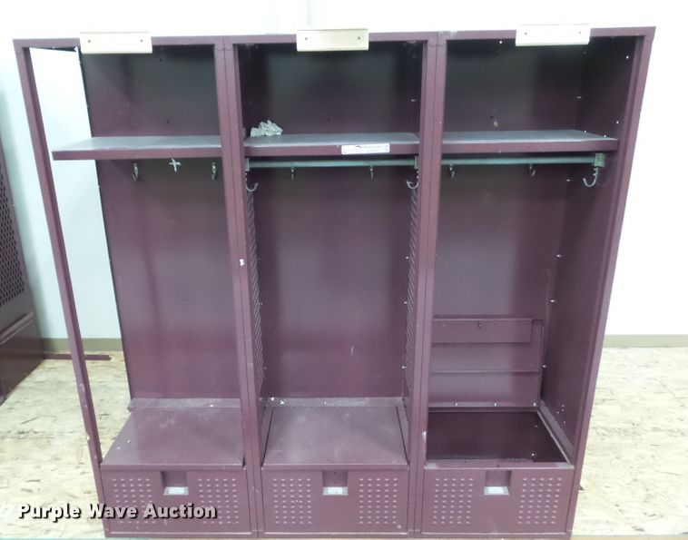 image for item EM9962 (9) steel athletic lockers
