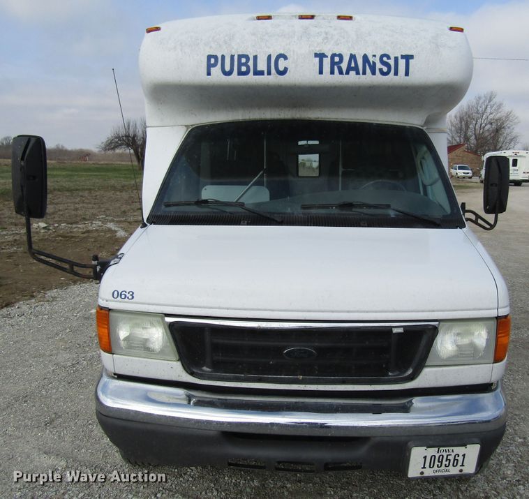 image for item FD9399 2006 Ford E350 Super Duty shuttle bus