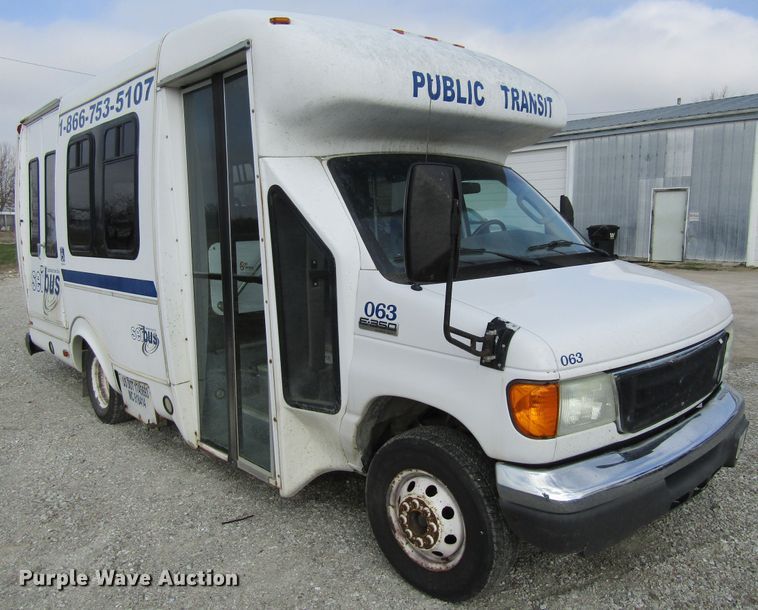 image for item FD9399 2006 Ford E350 Super Duty shuttle bus