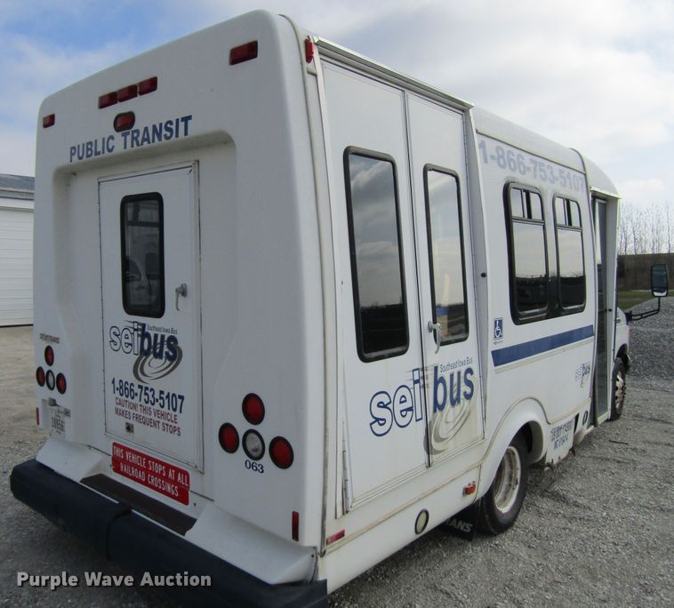 image for item FD9399 2006 Ford E350 Super Duty shuttle bus