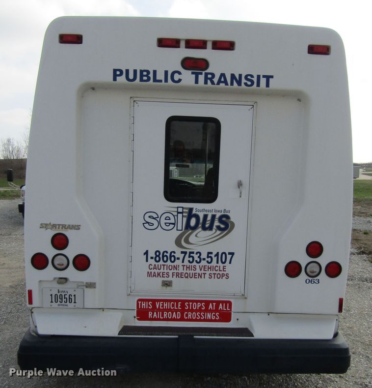 image for item FD9399 2006 Ford E350 Super Duty shuttle bus