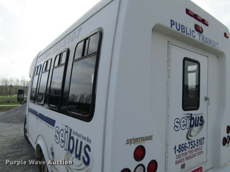 image for item FD9399 2006 Ford E350 Super Duty shuttle bus