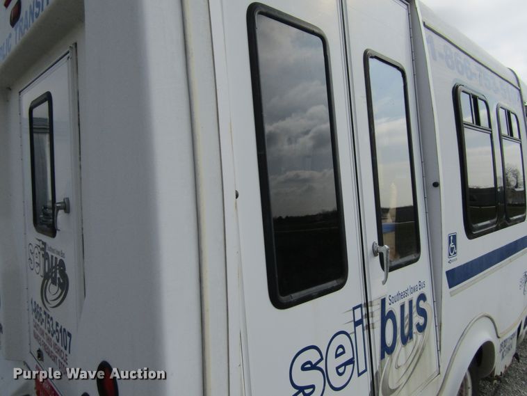 image for item FD9399 2006 Ford E350 Super Duty shuttle bus