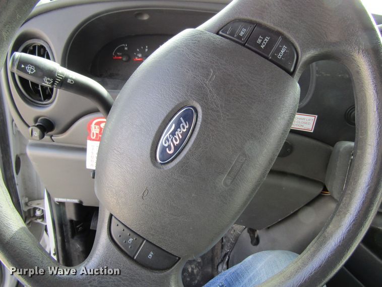 image for item FD9399 2006 Ford E350 Super Duty shuttle bus