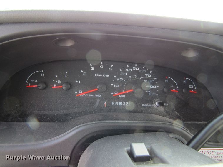 image for item FD9399 2006 Ford E350 Super Duty shuttle bus