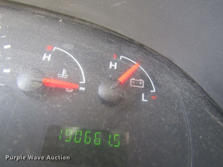 image for item FD9399 2006 Ford E350 Super Duty shuttle bus