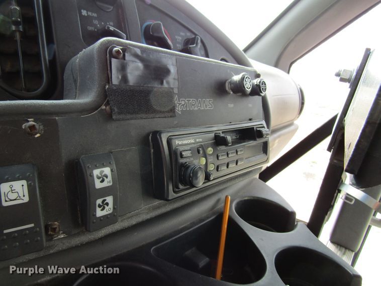 image for item FD9399 2006 Ford E350 Super Duty shuttle bus