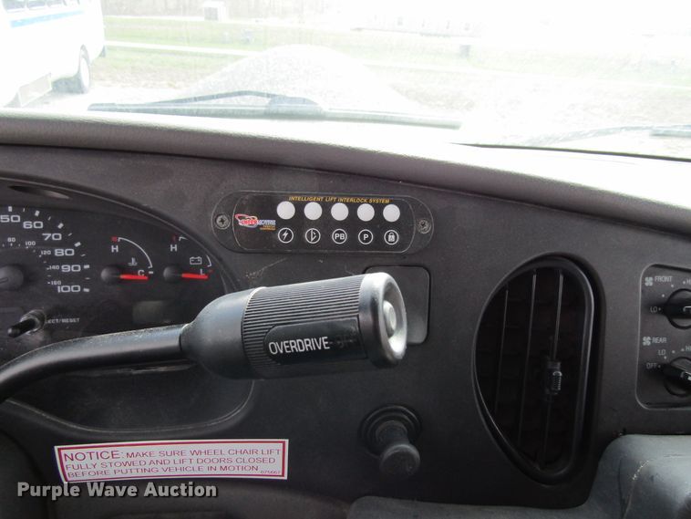 image for item FD9399 2006 Ford E350 Super Duty shuttle bus