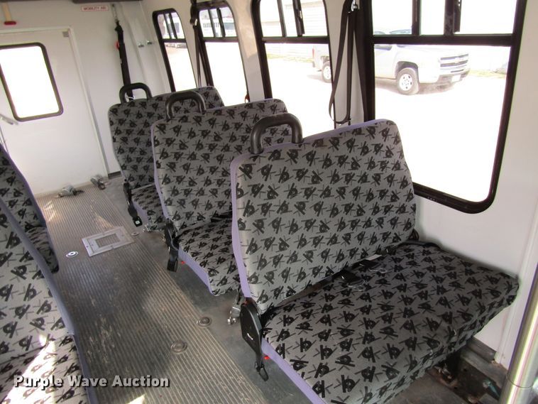 image for item FD9399 2006 Ford E350 Super Duty shuttle bus