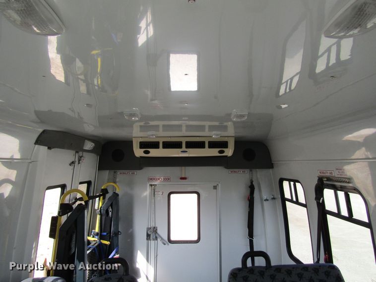 image for item FD9399 2006 Ford E350 Super Duty shuttle bus