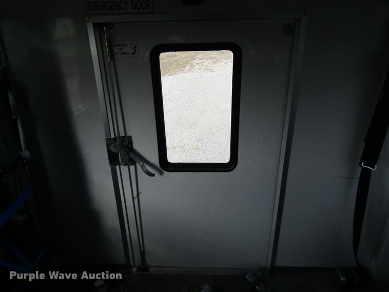 image for item FD9399 2006 Ford E350 Super Duty shuttle bus