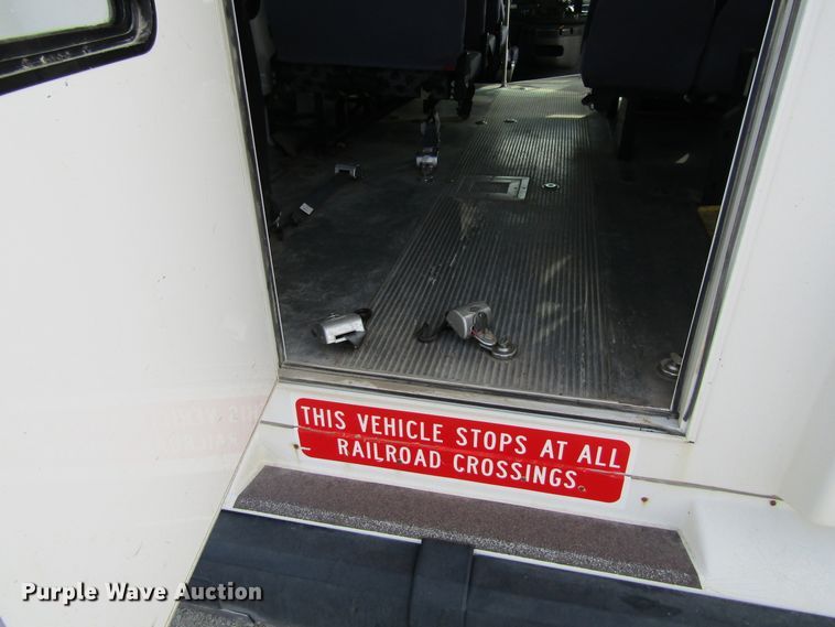 image for item FD9399 2006 Ford E350 Super Duty shuttle bus